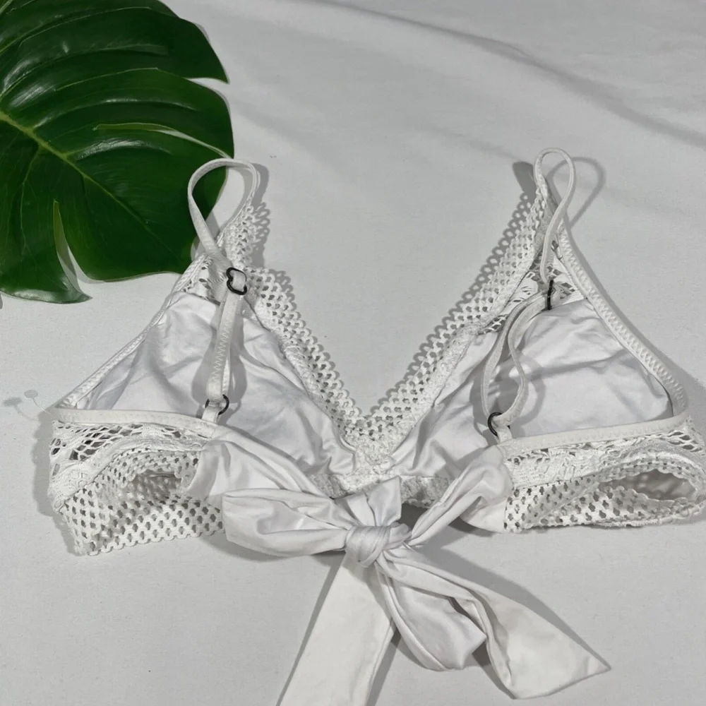 Used Becca Captured Crochet/Lace Bikini Top in White [SZ‎ Medium ]
